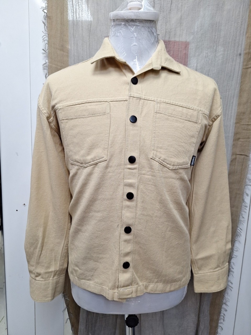 پیراهن مردانه باکسی دوجیب کتان کرم AJ775 سایزM