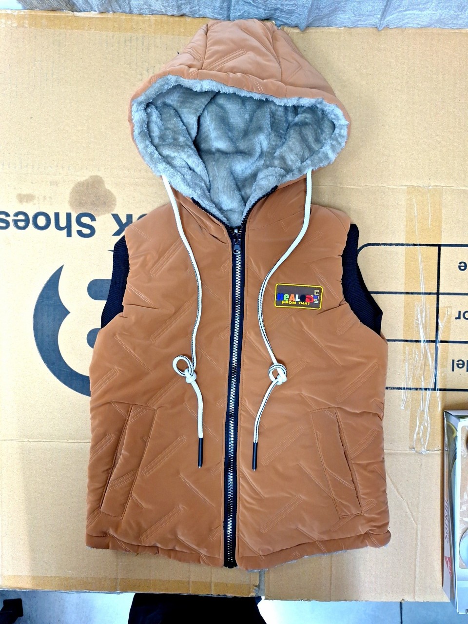 پافر بچگانه دورو خزدار کلاهدار نسکافه ای CT سایزS