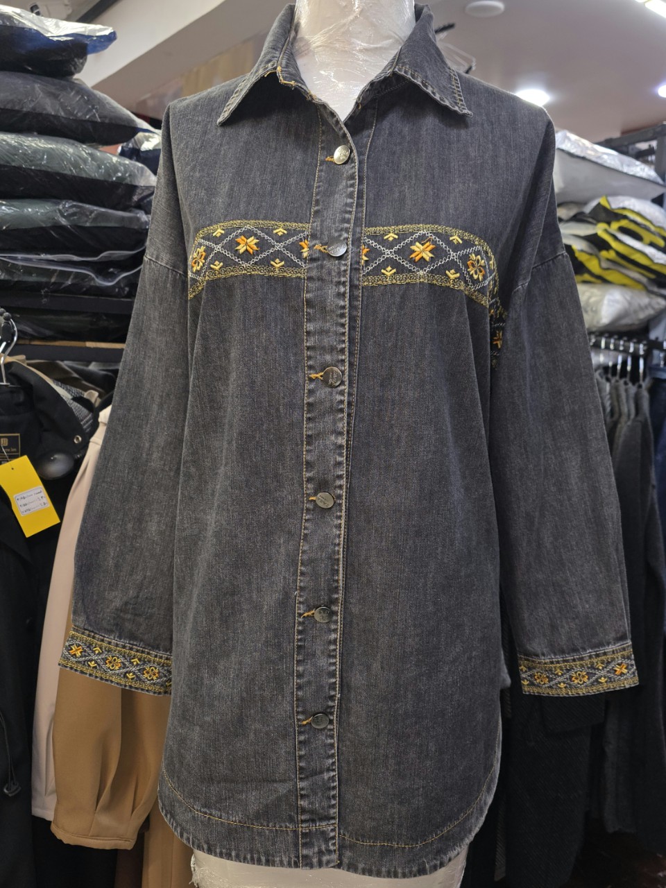 شومیز زنانه جین گلدوزی ذغالی AV2722