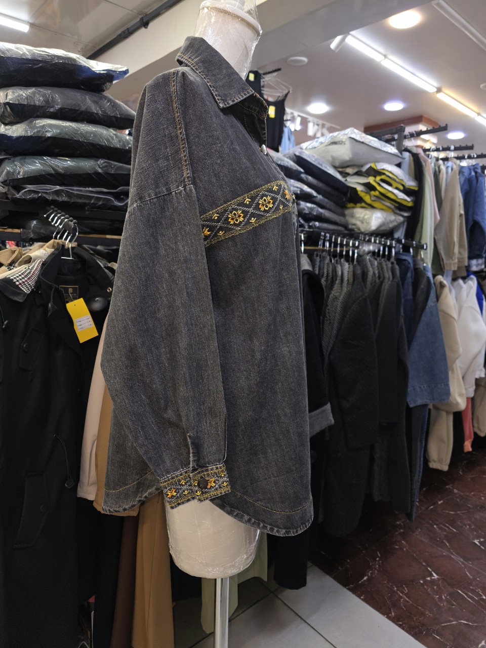 شومیز زنانه جین گلدوزی ذغالی AV2722