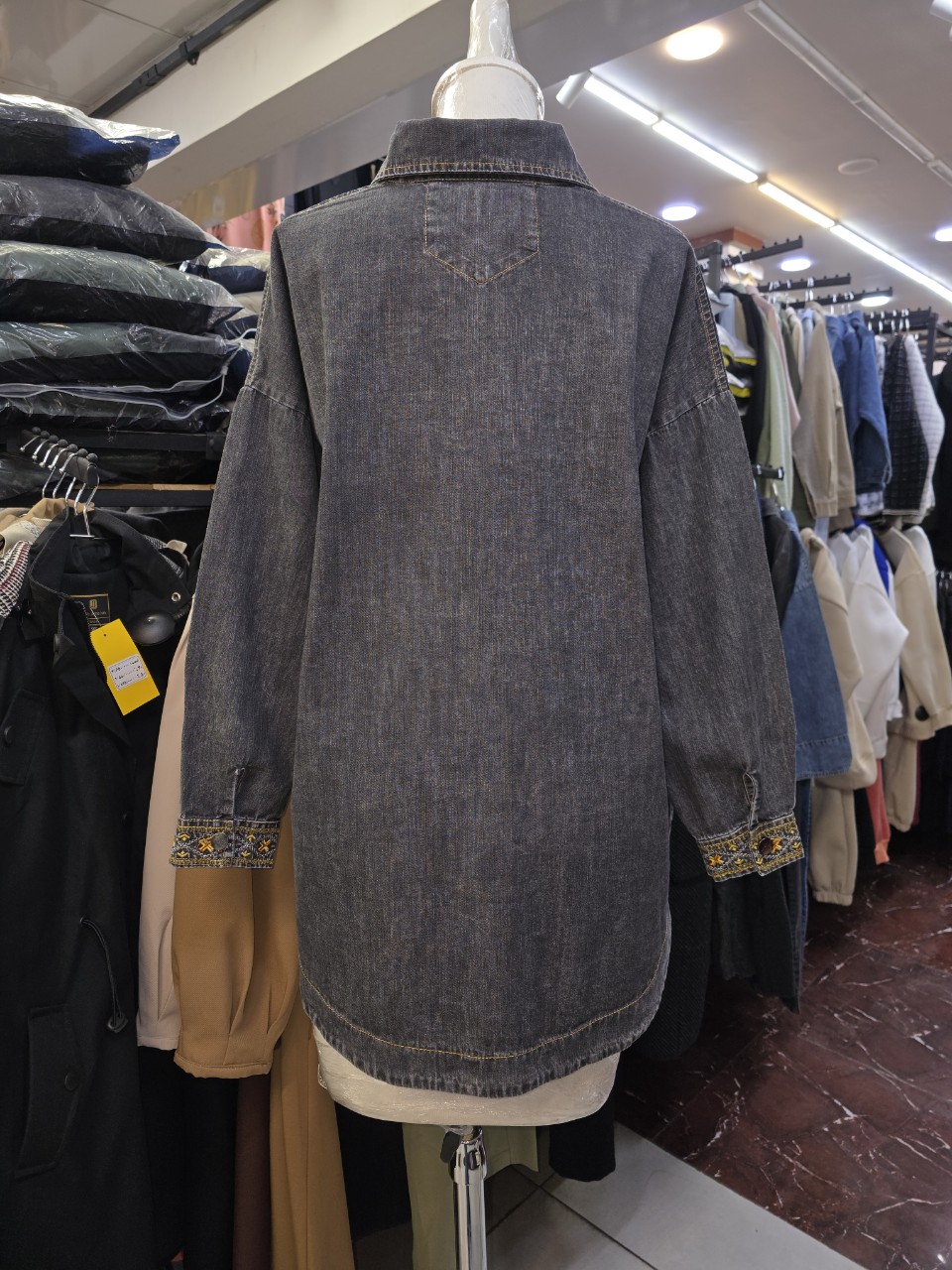 شومیز زنانه جین گلدوزی ذغالی AV2722