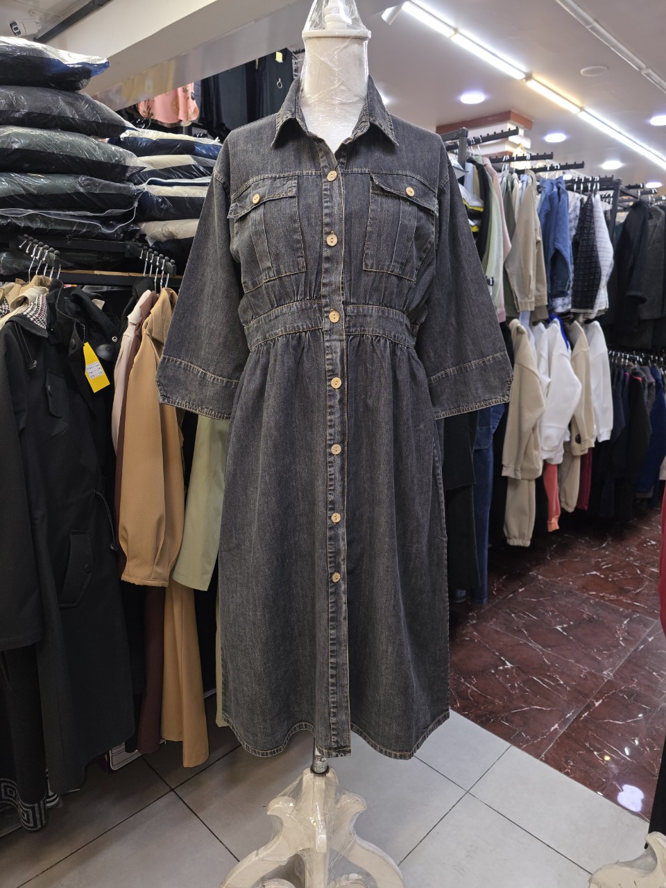 مانتو زنانه بلند پشت کش دوجیب جین ذغالی AV2766 سایزL