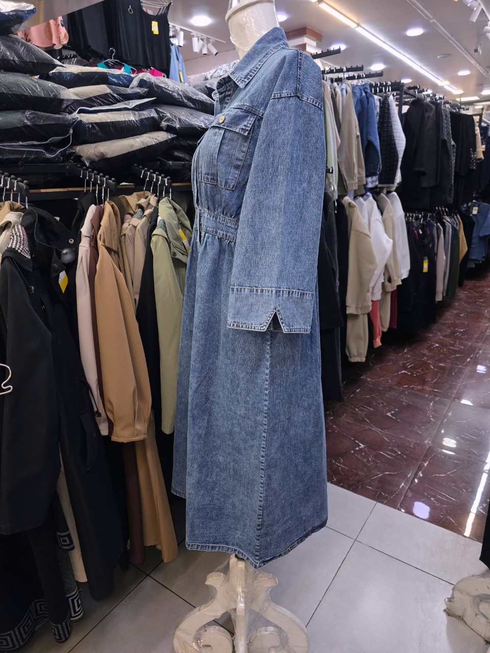 مانتو زنانه بلند پشت کش دوجیب جین آبی AV2766 سایزXL