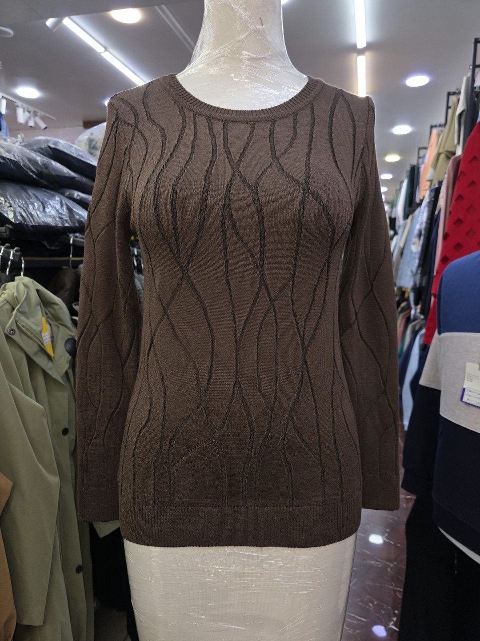 بلوز زنانه بافت قهوه ای AV1221