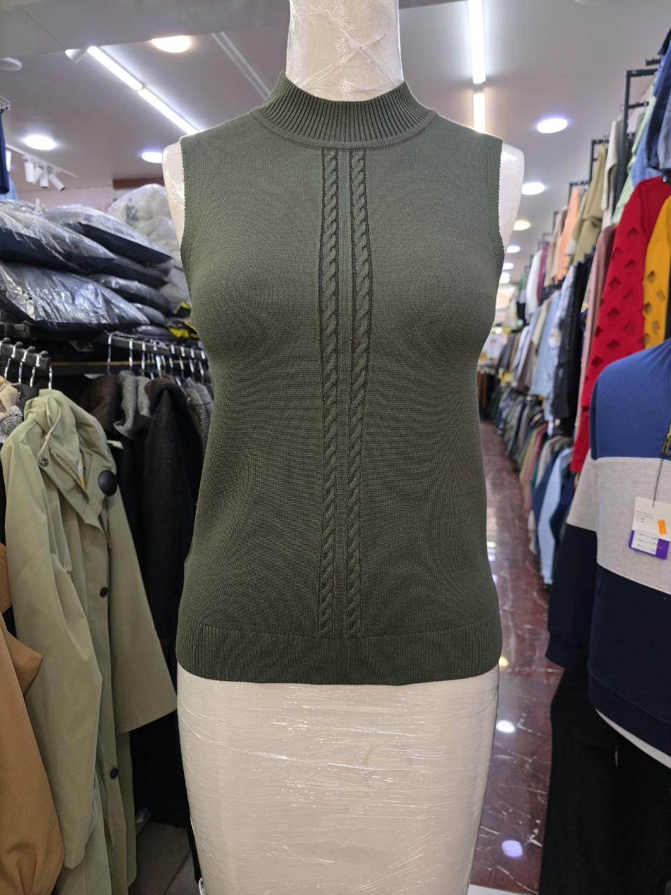 تاپ زنانه آستین حلقه یقه 5سانت یشمی AV1298