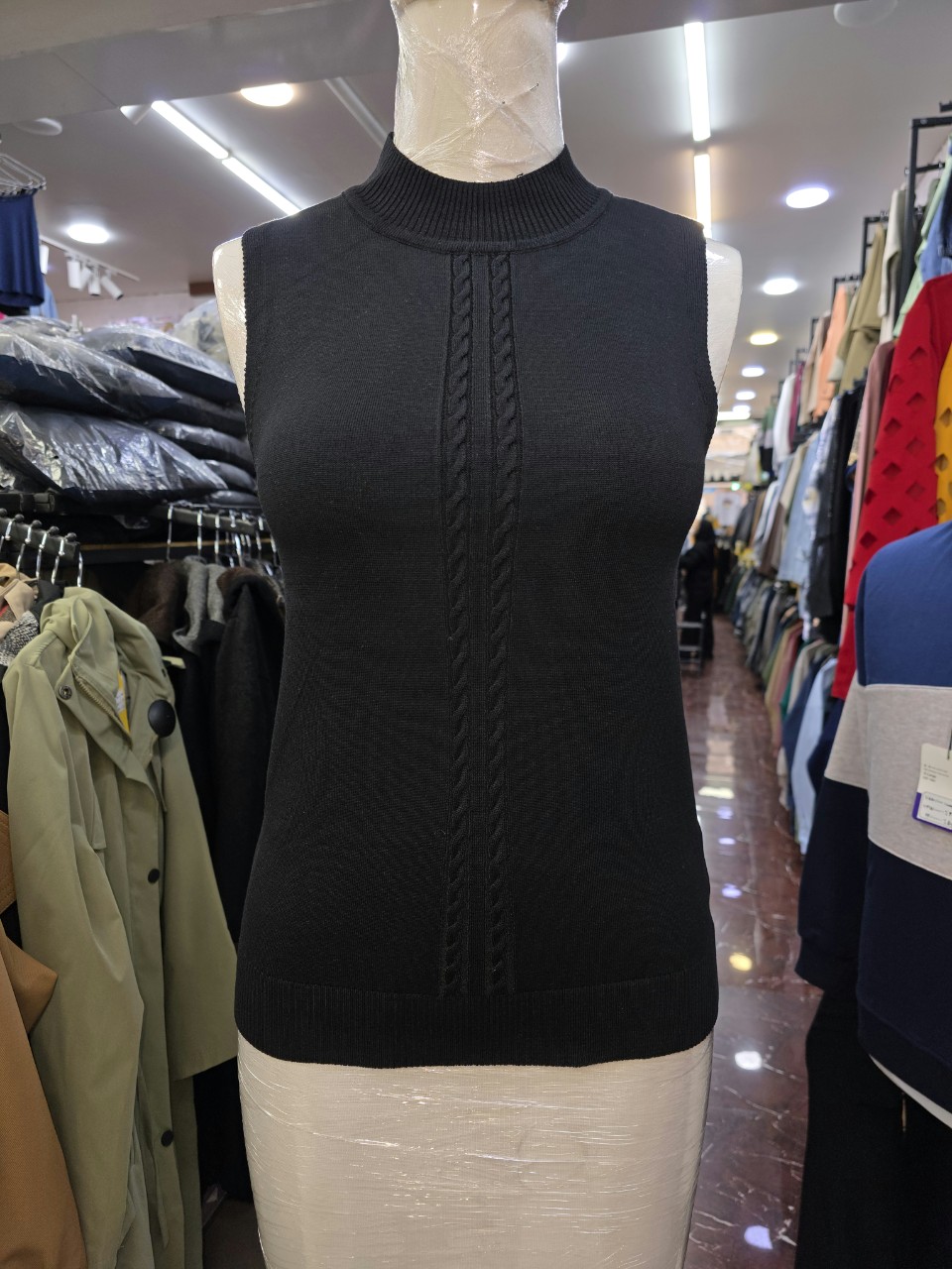 تاپ زنانه آستین حلقه یقه 5سانت مشکی AV1298