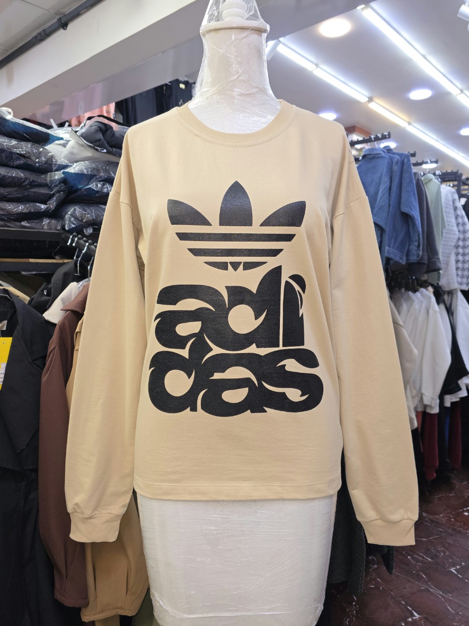 ست زنانه بلوز شلوار دورس چاپی کرم CT2