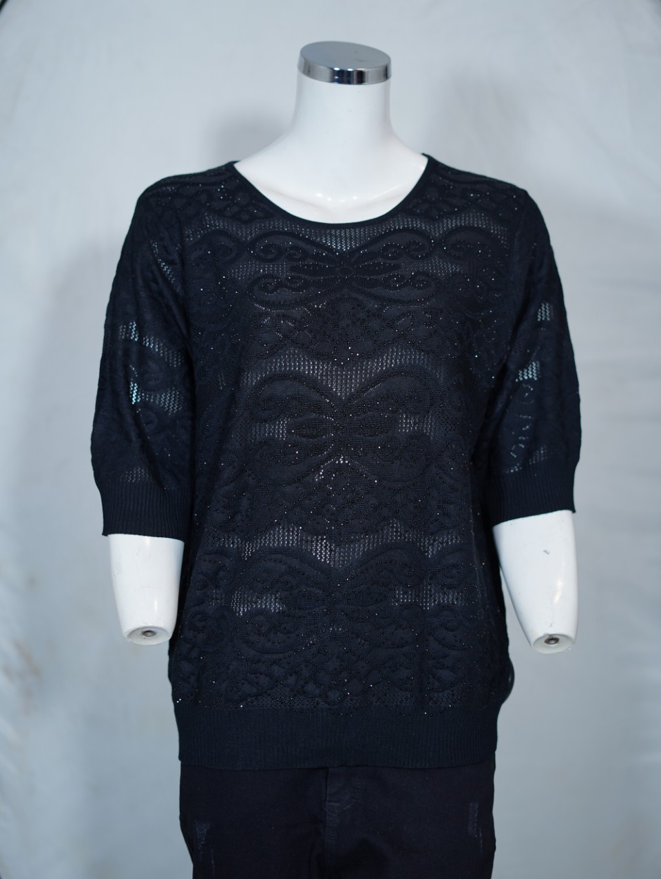 تیشرت زنانه یقه گرد نگین دار توری مشکی DA7011