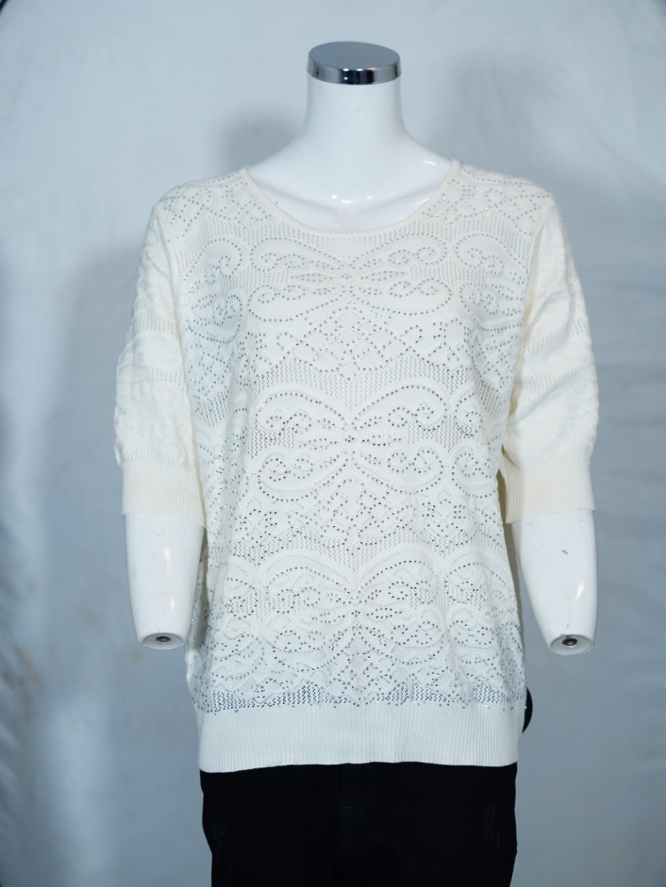 تیشرت زنانه یقه گرد نگین دار توری شیری DA7011