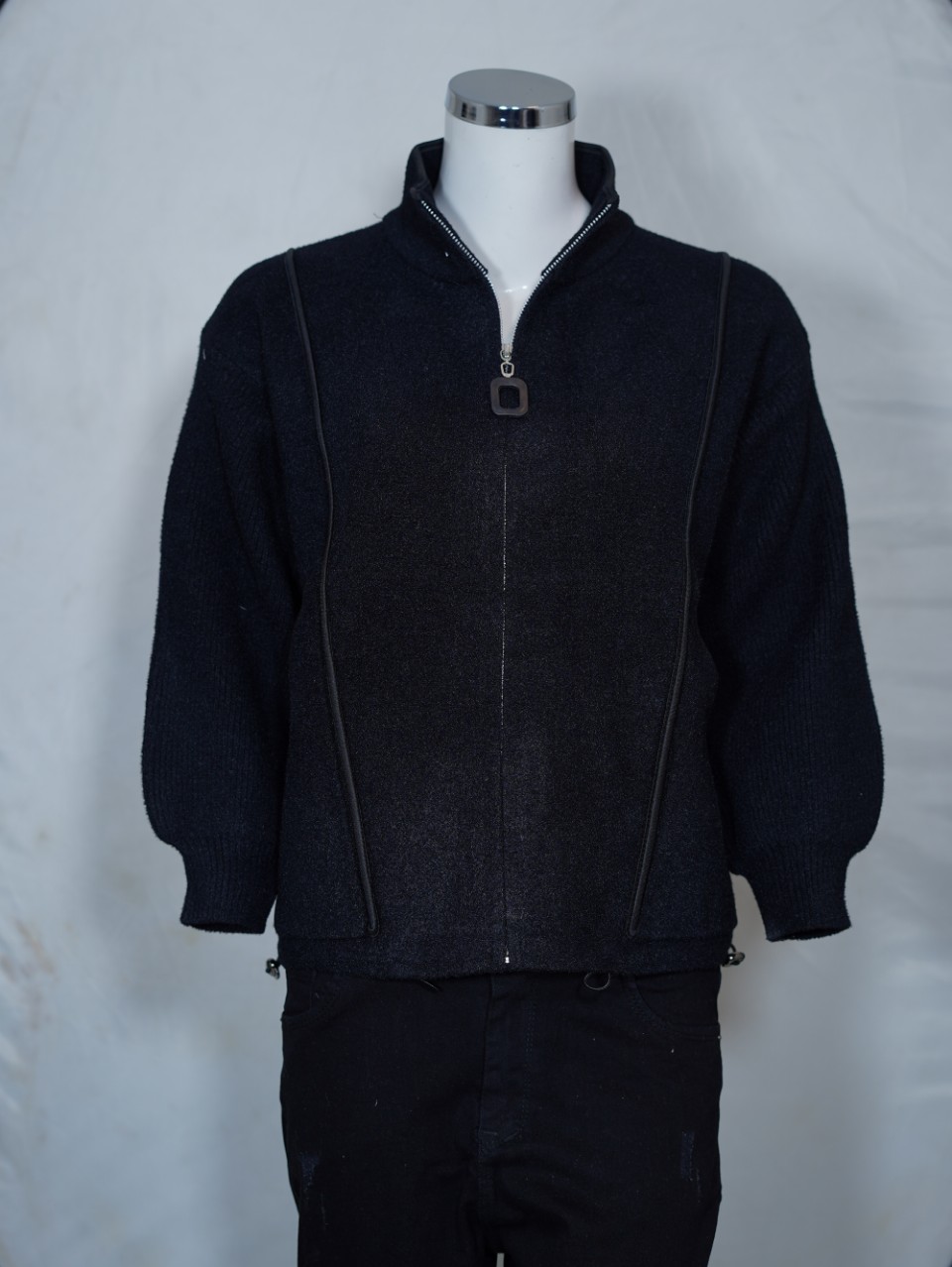 ژاکت زنانه زیپ دار مغزی دوزی جیبدار مشکی DA8009
