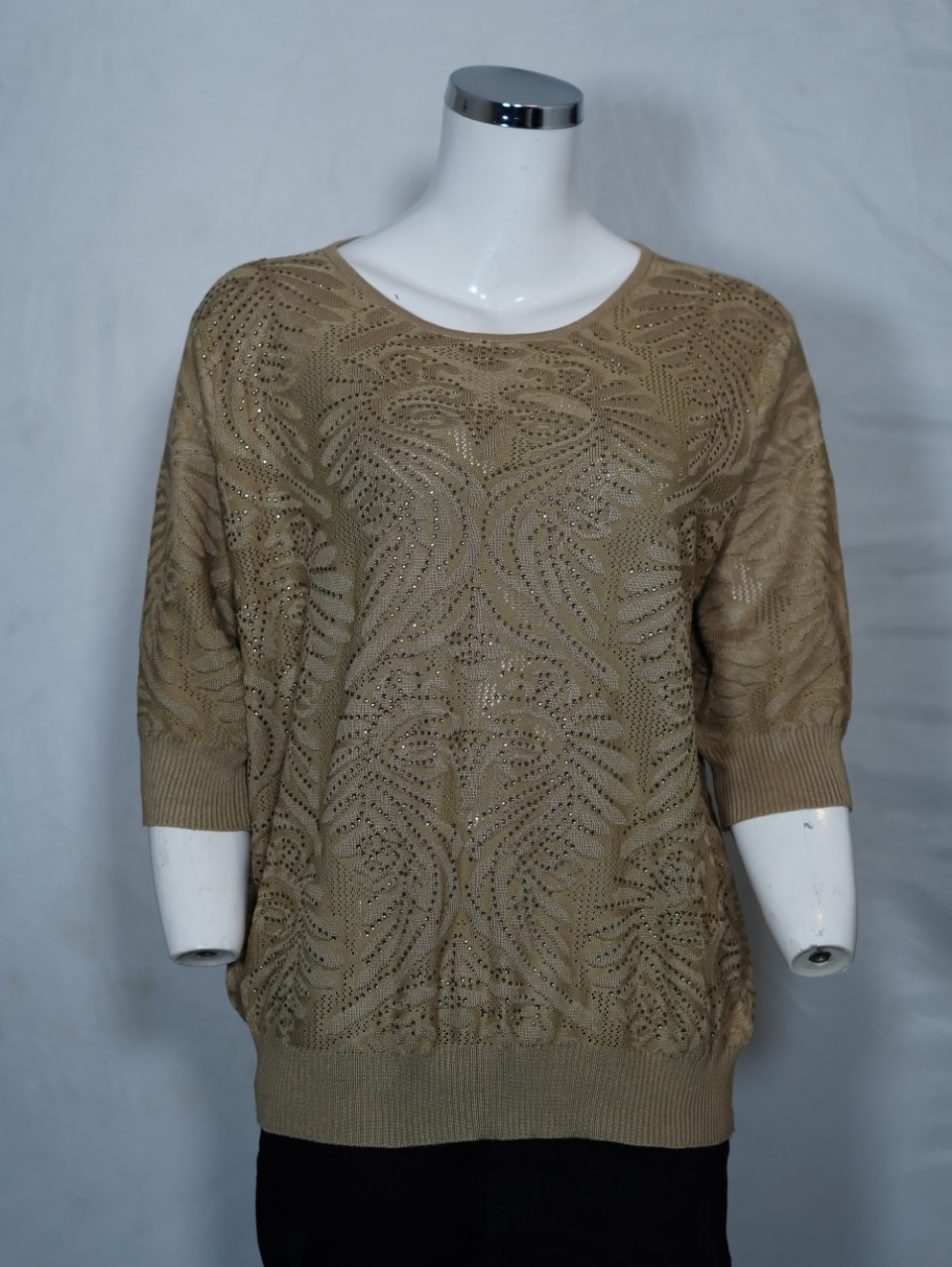 تیشرت زنانه یقه گرد نگین دار توری نسکافه ای DA7014