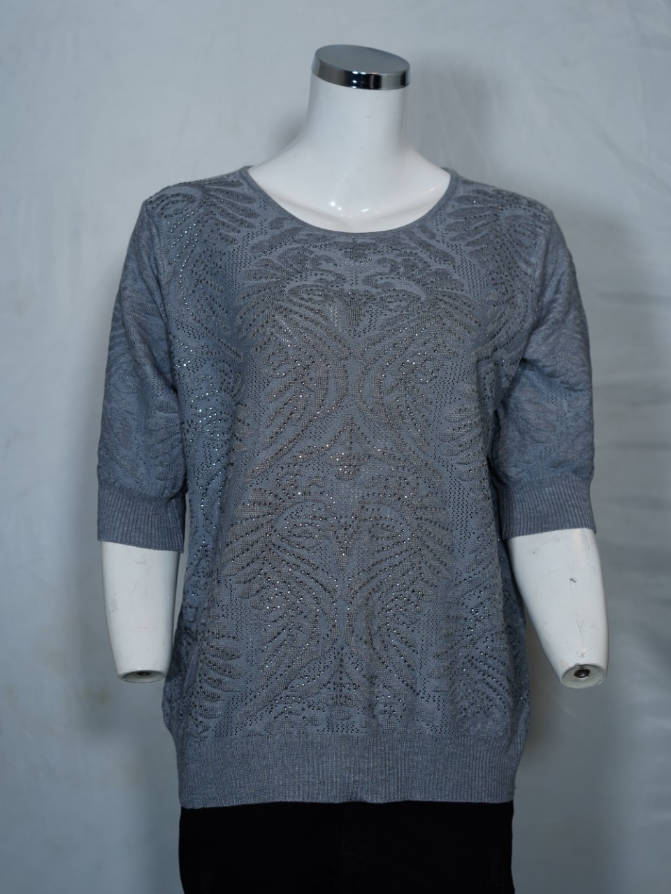 تیشرت زنانه یقه گرد نگین دار توری طوسی DA7014