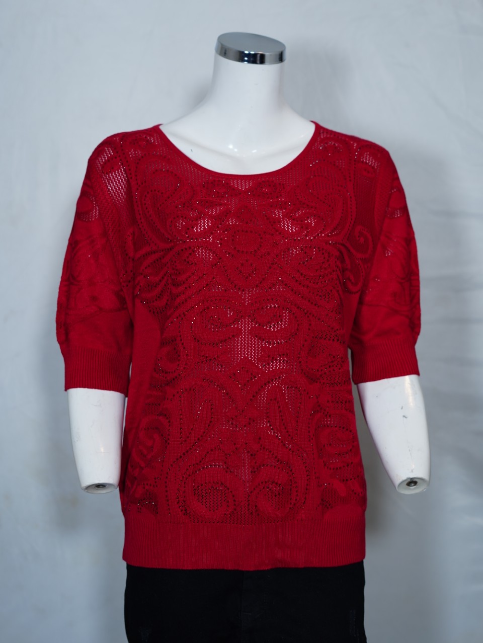 تیشرت زنانه یقه گرد نگین دار توری قرمز DA7010