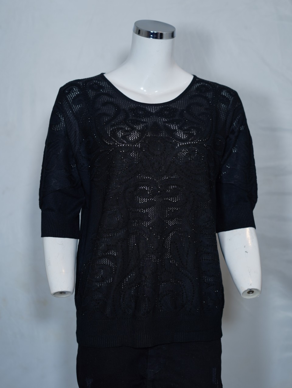 تیشرت زنانه یقه گرد نگین دار توری مشکی DA7010