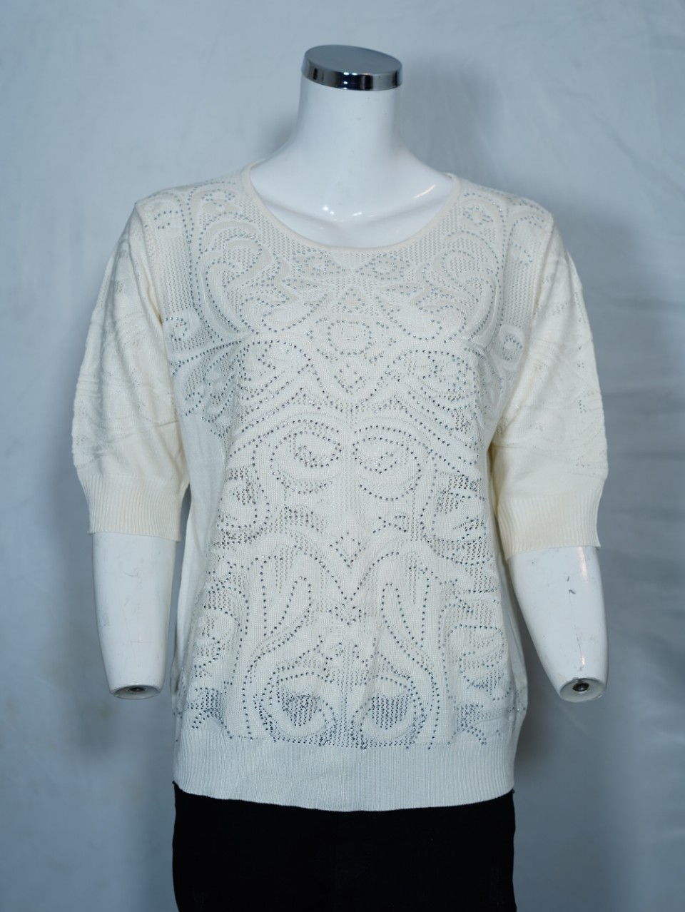 تیشرت زنانه یقه گرد نگین دار توری شیری DA7010