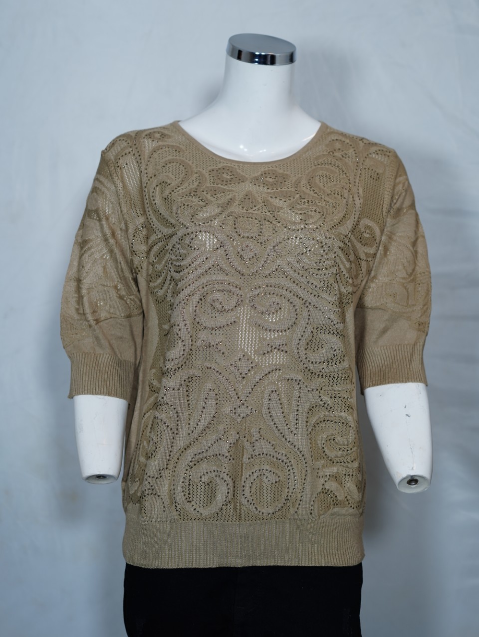 تیشرت زنانه یقه گرد نگین دار توری نسکافه ای DA7010