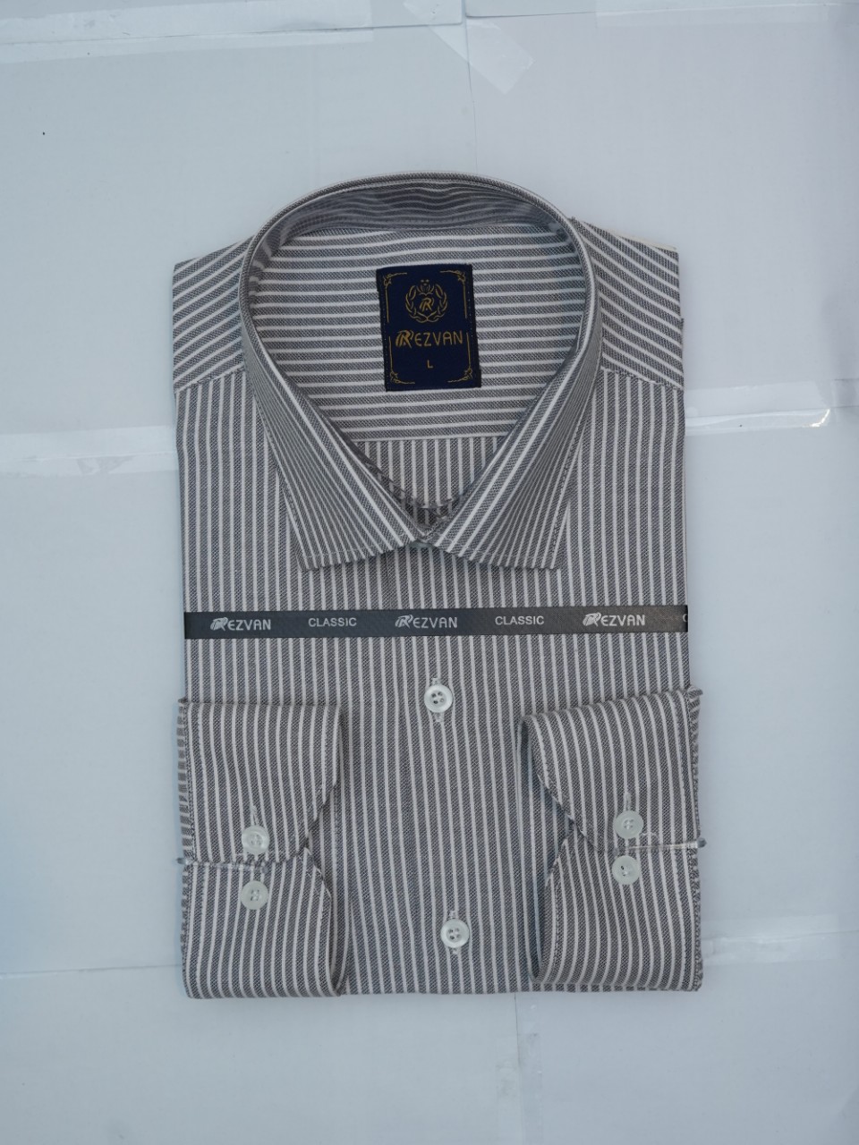پیراهن مردانه جعبه ای کلاسیک آستین بلند فلورا راه راه طوسی CP1 سایزM